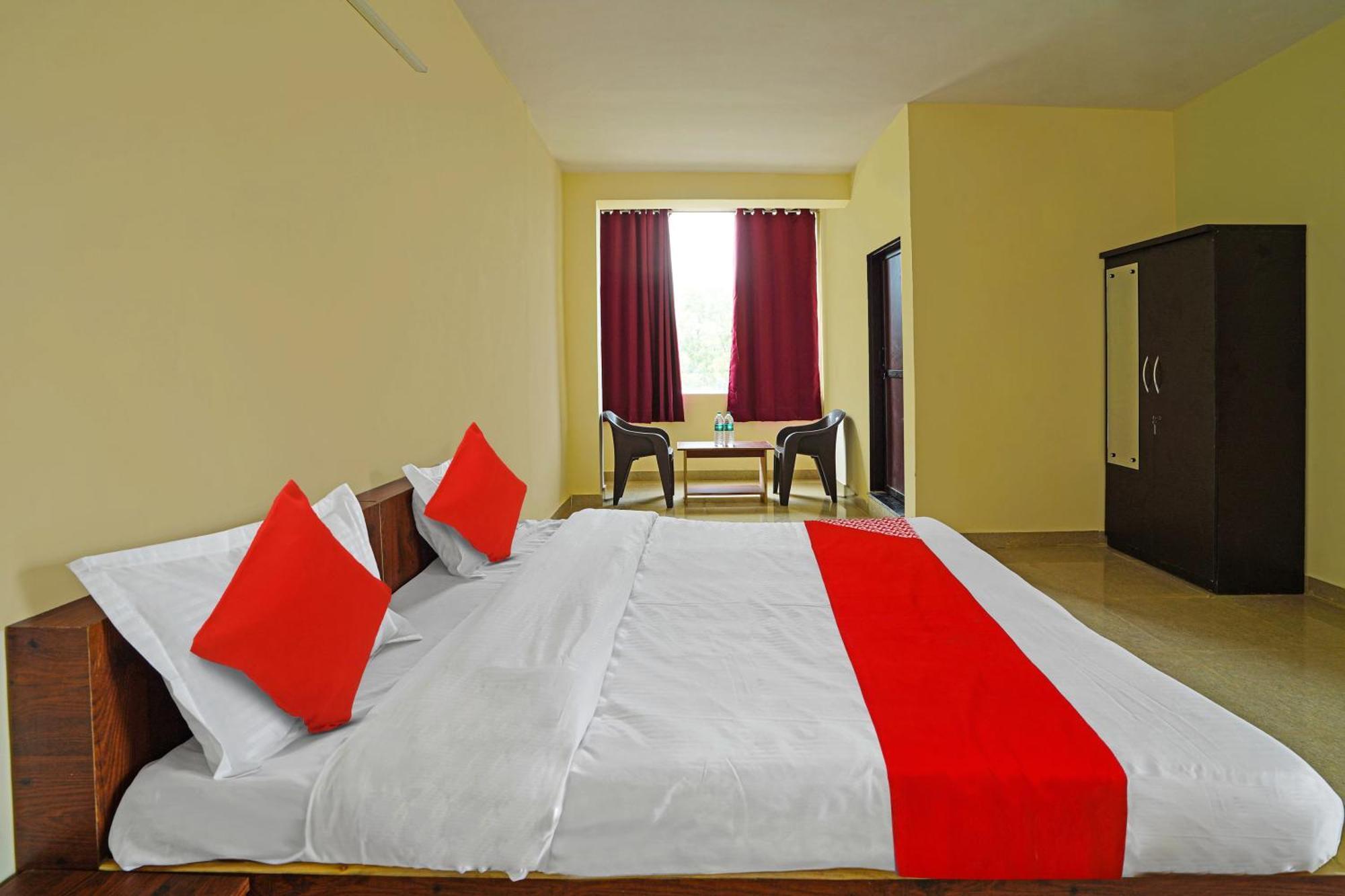 Hotel O Ritu Palace